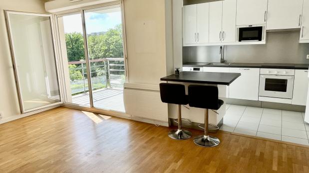 A LOUER - Bords de Seine - 2 pièces de standing - 50 m²