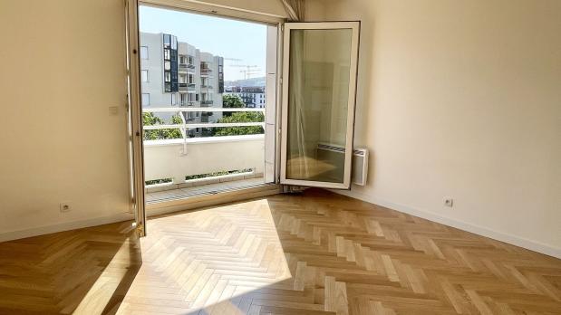 A LOUER - Île Saint-Germain - 2 pièces en étage élevé - 48 m²