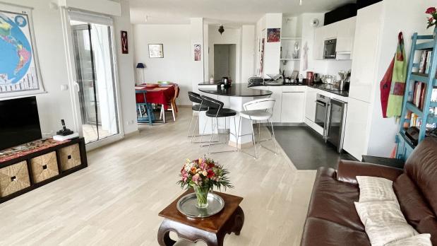 A LOUER - Bords-de-Seine - 4 pièces meublé étage élevé - 84 m²