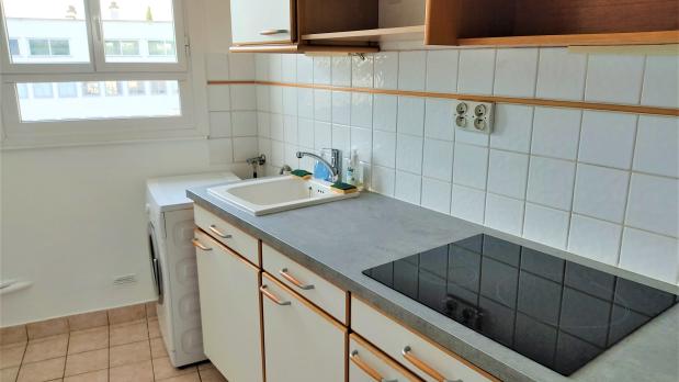 A LOUER - Paris 16ème - Grand studio, vue Tour Eiffel - 37 m²