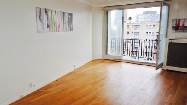 A LOUER - Paris 16ème - Grand studio, vue Tour Eiffel - 37 m²