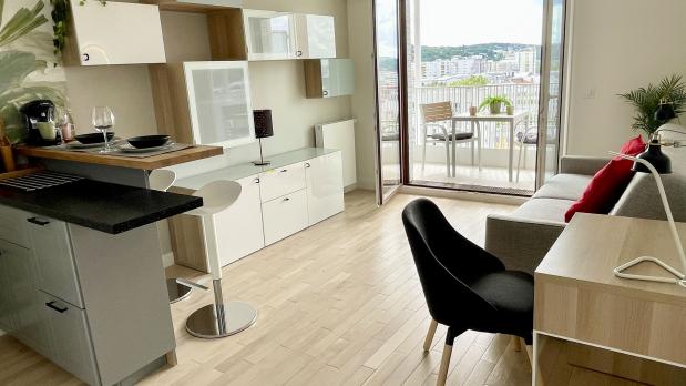 A LOUER - Issy-les-Moulineaux - Studio meublé avec balcon - 27 m²