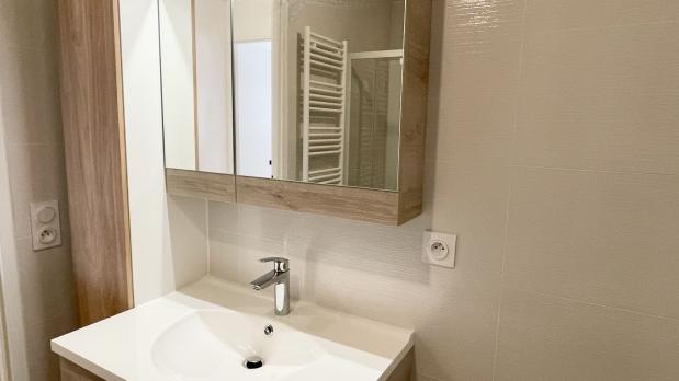 A LOUER - Issy-les-Moulineaux - Studio meublé avec balcon - 27 m²