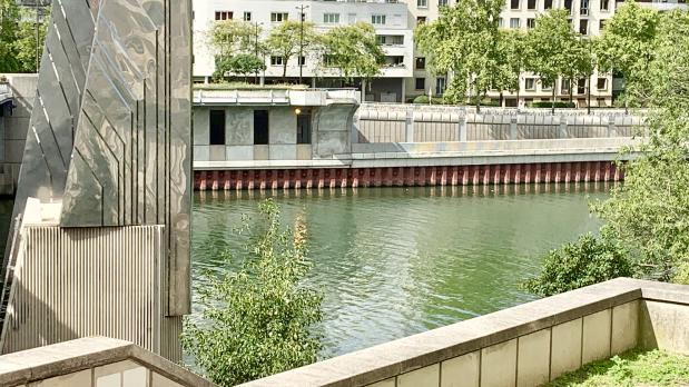 A LOUER - Île Saint-Germain - Studio meublé vue Seine - 30 m²