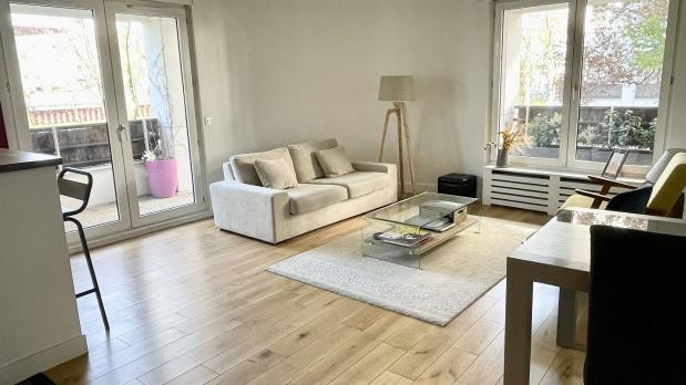 A LOUER - Île Saint-Germain - 3 pièces terrasse sur Seine - 77 m²