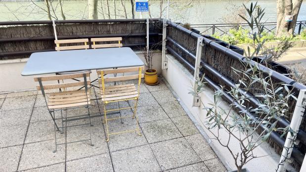 A LOUER - Île Saint-Germain - 3 pièces terrasse sur Seine - 77 m²