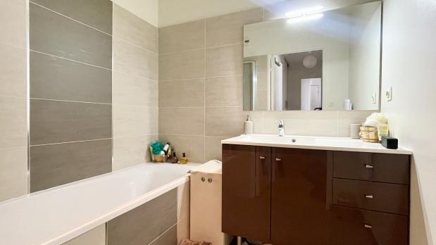 A LOUER - Île Saint-Germain - 2 pièces balcon sur jardins - 54 m²