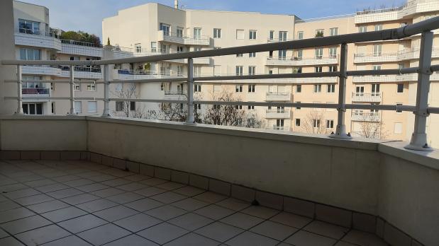A LOUER - Île Saint-Germain - Studio avec balcon - 24 m²