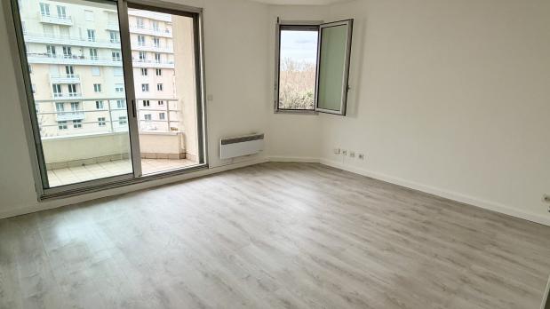 A LOUER - Île Saint-Germain - Studio avec balcon - 24 m²