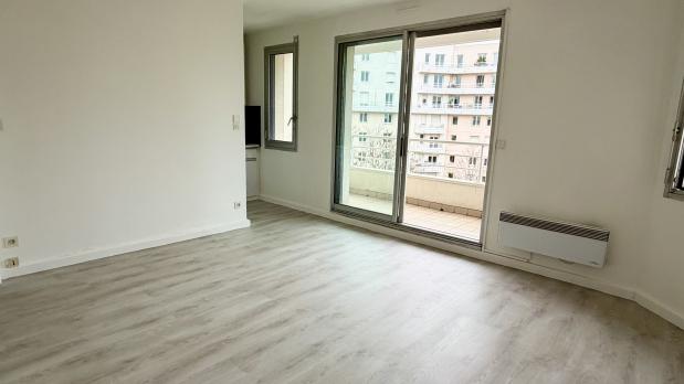 A LOUER - Île Saint-Germain - Studio avec balcon - 24 m²