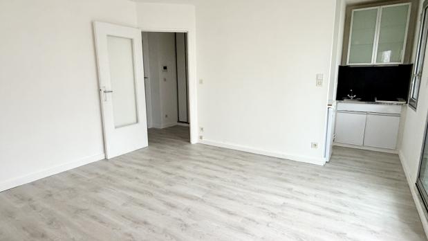 A LOUER - Île Saint-Germain - Studio avec balcon - 24 m²