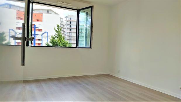 A LOUER - Issy-les-Moulineaux - 3 pièces récent plein sud - 56 m²