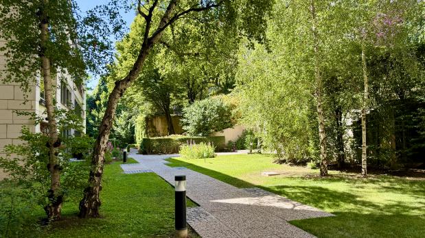 Saint-Cloud - Parc de Béarn - 3 pièces, balcon sur jardins - 66 m²