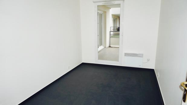 A LOUER - 4 pièces de standing avec terrasse sur Seine - 83 m² 